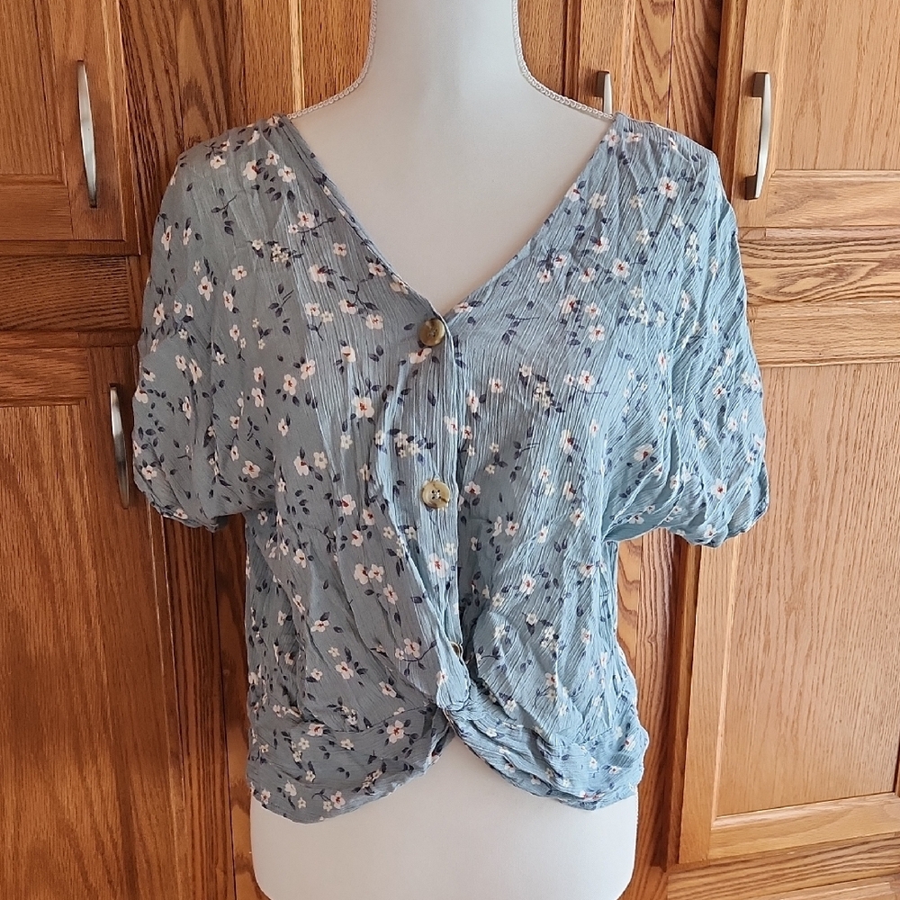 SO Junior's Floral Button-Down Top Size Small
